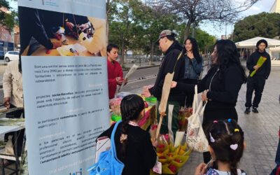 Sant Jordi solidari amb JAPI a La Torrassa: roses i solidaritat