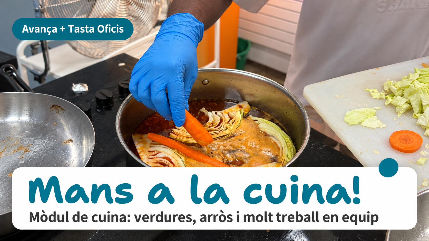 Cocina en equipo con verduras